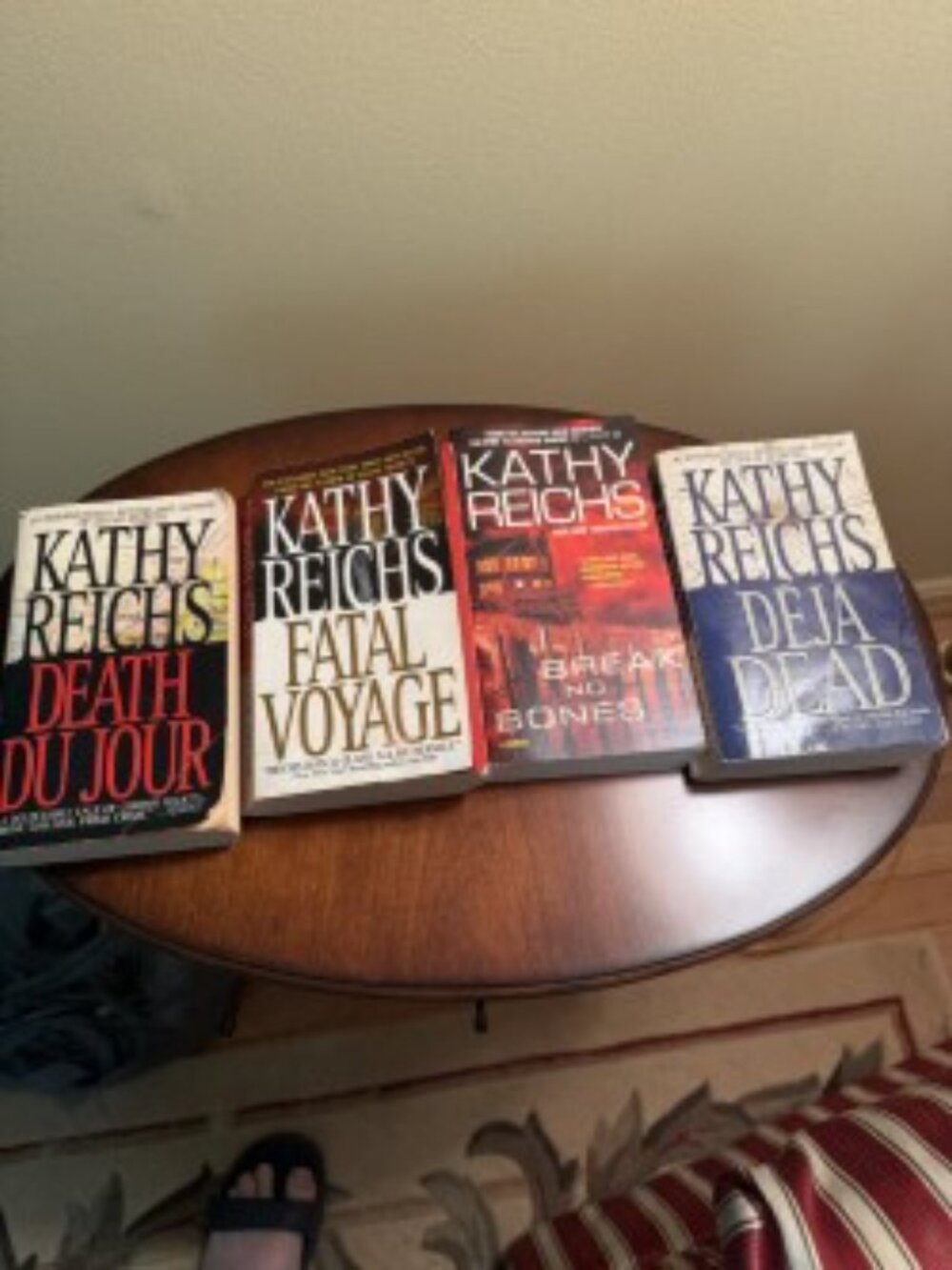 Set of 5 Kathy Reichs Books - Picture 5 of 7